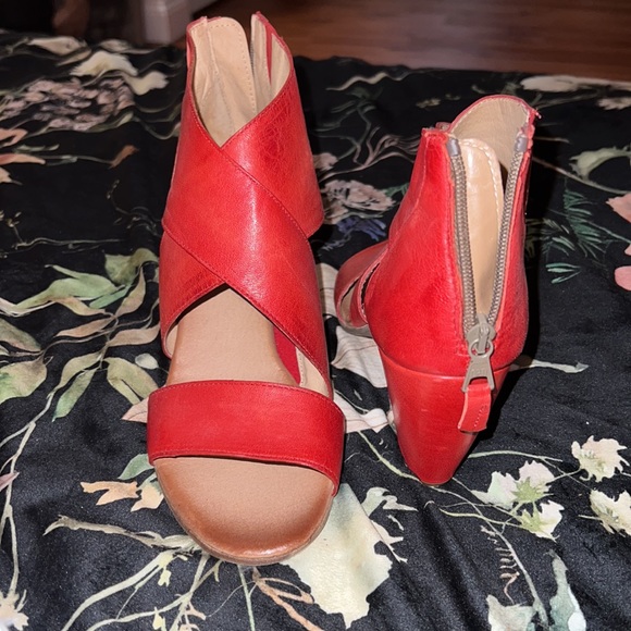 MiZ MooZ Red Heels 👠 - Picture 2 of 4